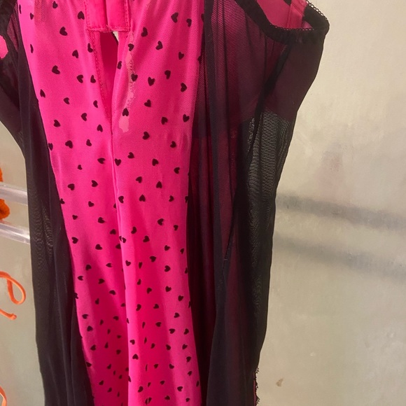 adorable slip dress with bra, hot pink with hearts and mesh fabric on side - Picture 6 of 6